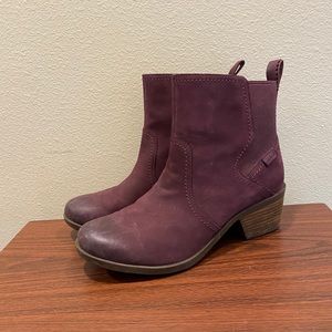 TEVA Waterproof Leather Boots, Purple, size 9.5